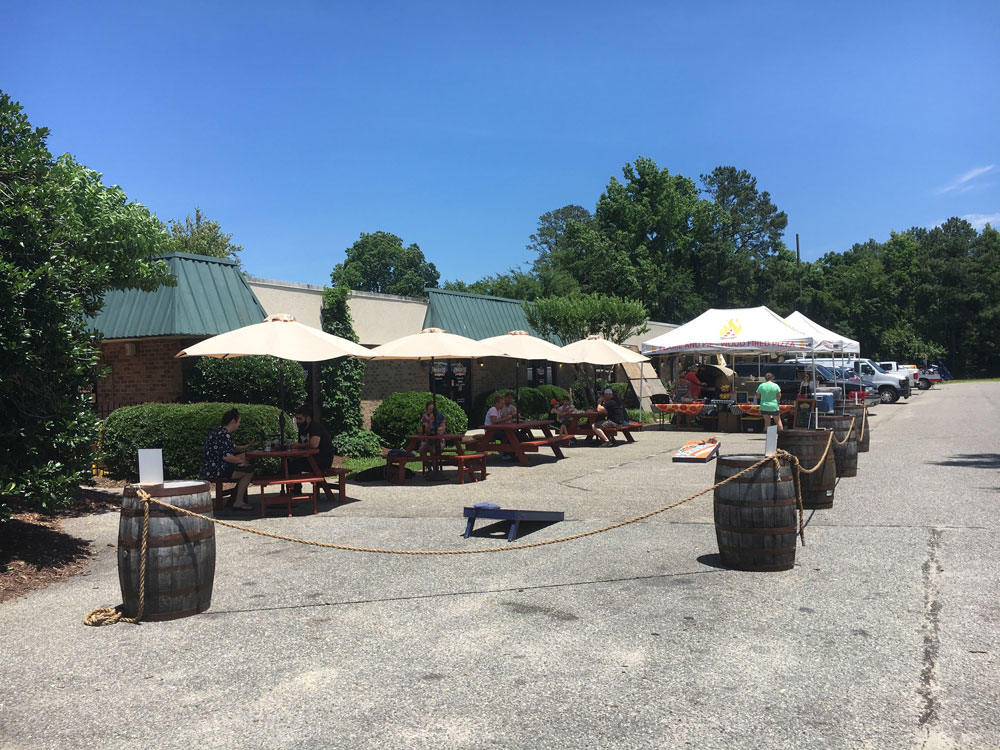 Virginia Peninsula Breweries Alwerks Outdoor Food Truck Seating Williamsburg Craft Brewery