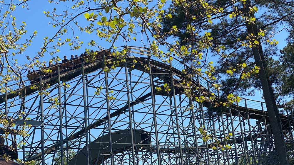 InvadR - Wooden Roller Coaster