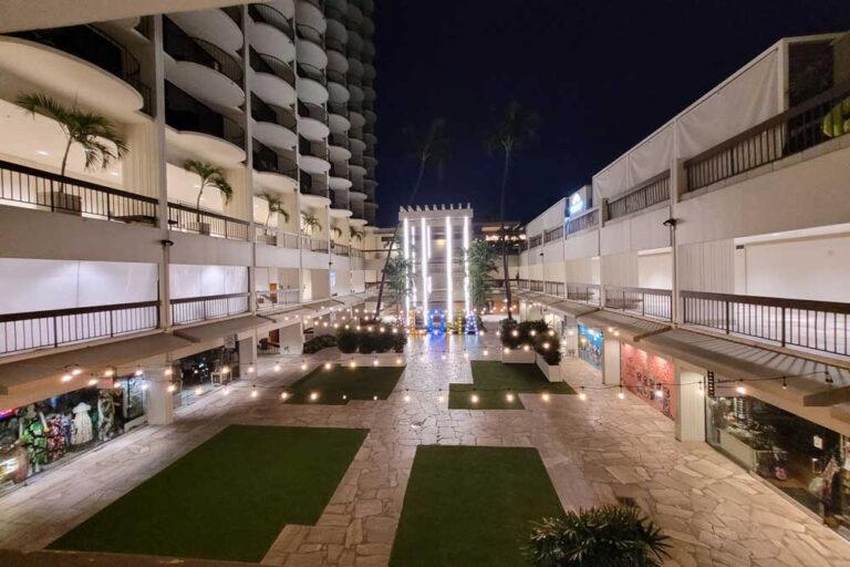 Open courtyard area at Waikiki Beach Marriott