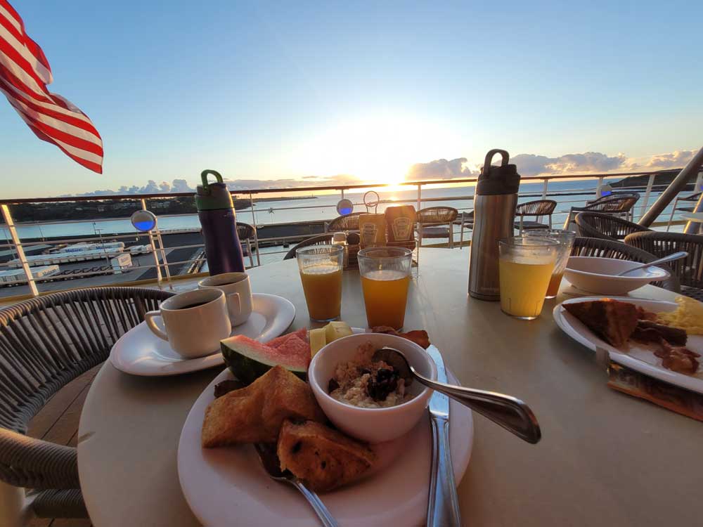Breakfast on the aft terrace of the Pride of America cruise ship