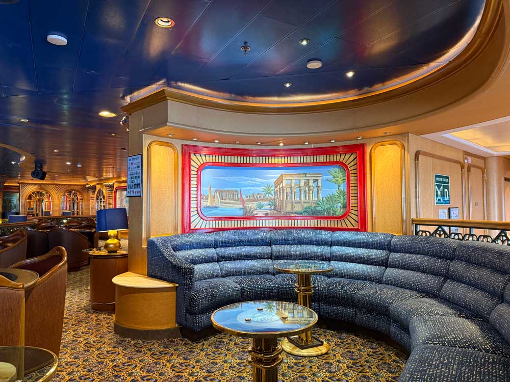 Explorer's Lounge on Sapphire Princess