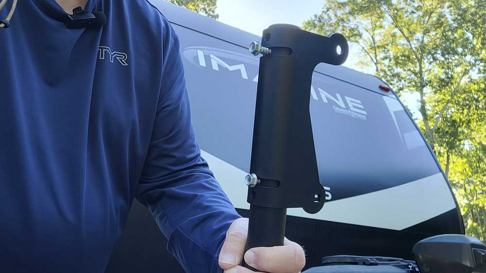 Bracket installed on secondary base tube for Arvika rack