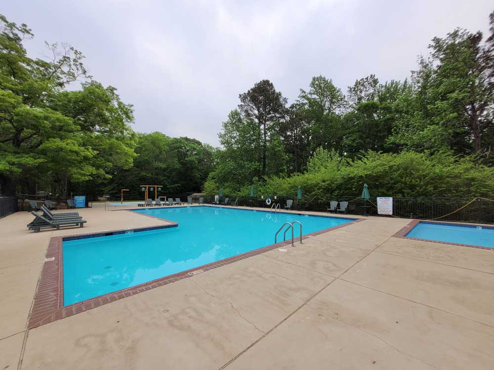 Swimming pool at Jellystone Campground Williamsburg