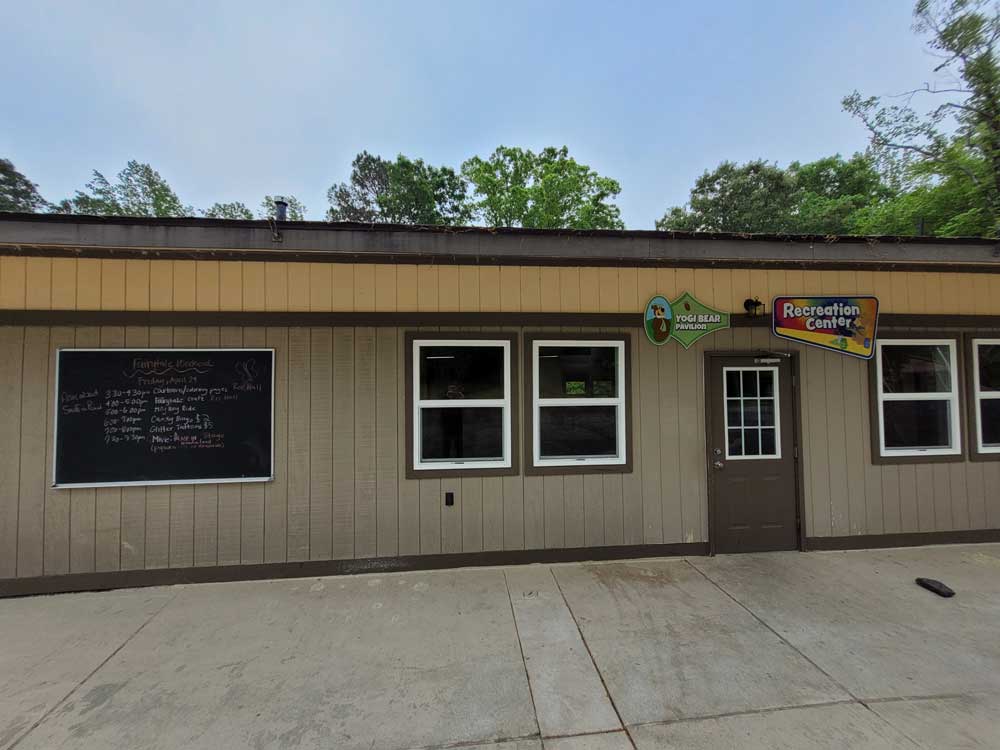 Recreation center at Jellystone Williamsburg Campground