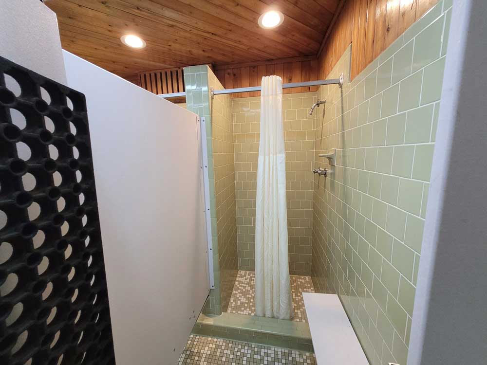 Bathhouse shower at Jellystone Williamsburg